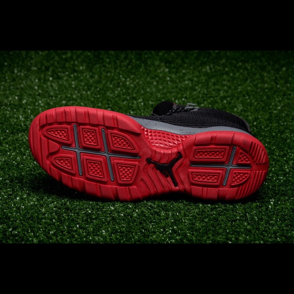 Nike Air Jordan Future BOOTS black/red Waterproof - Picture 3 of 3